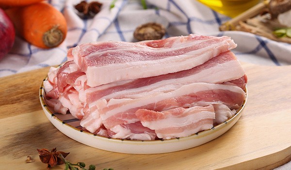 買(mǎi)豬肉，只要見(jiàn)到這三種情況，千萬(wàn)繞著(zhù)走，再便宜也別買(mǎi)